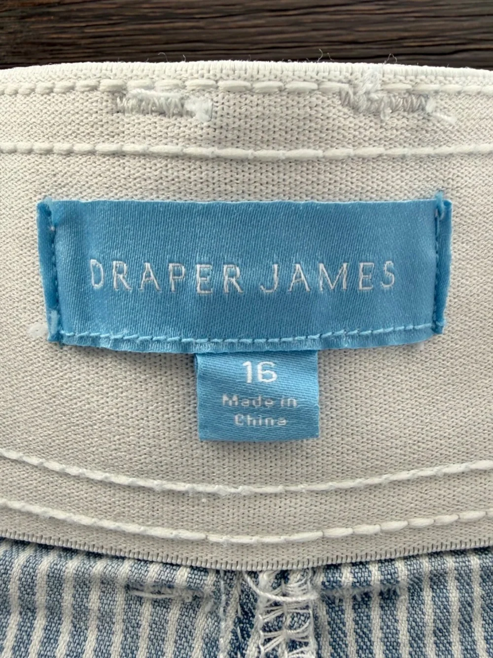 DRAPER JAMES Women’s Size 16 Blue White Pin Stripe 4 inch Inseam Shorts